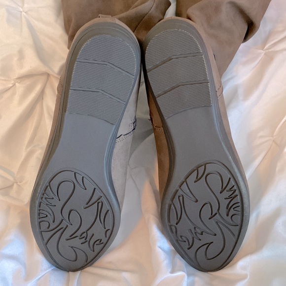 Brand new brown wide calf faux suede boots!  Size 7.5 wide! - Picture 4 of 5